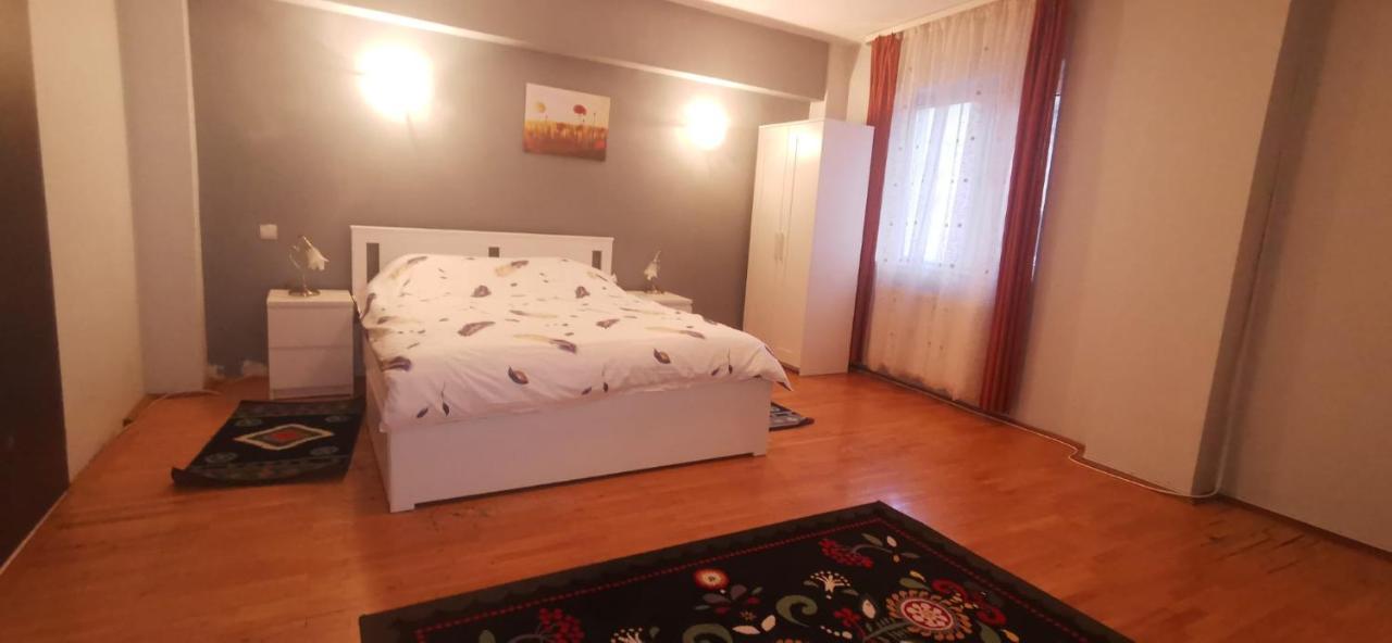 Andreea'S Apartments-Old Town Bukares Bagian luar foto