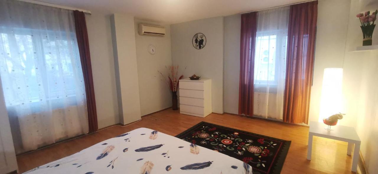 Andreea'S Apartments-Old Town Bukares Bagian luar foto