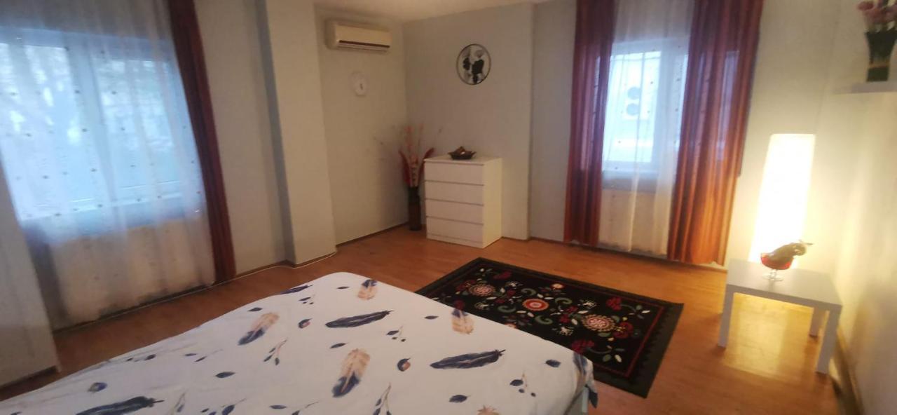 Andreea'S Apartments-Old Town Bukares Bagian luar foto