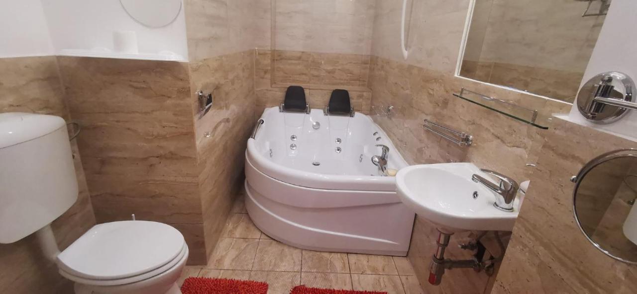 Andreea'S Apartments-Old Town Bukares Bagian luar foto